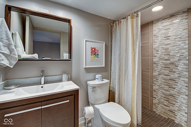 bathroom with a shower with curtain, vanity, and toilet