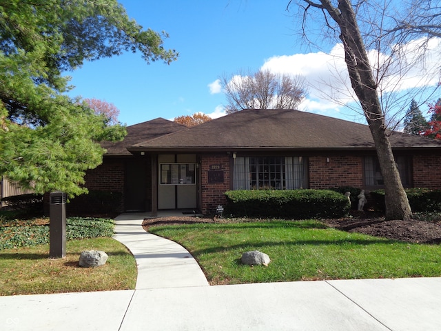 view of front of house with a front yard