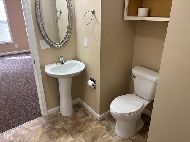 bathroom featuring toilet and sink