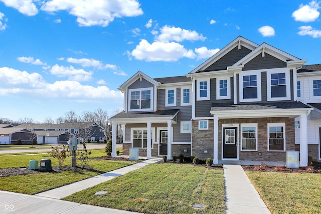 view of front of property featuring a front yard