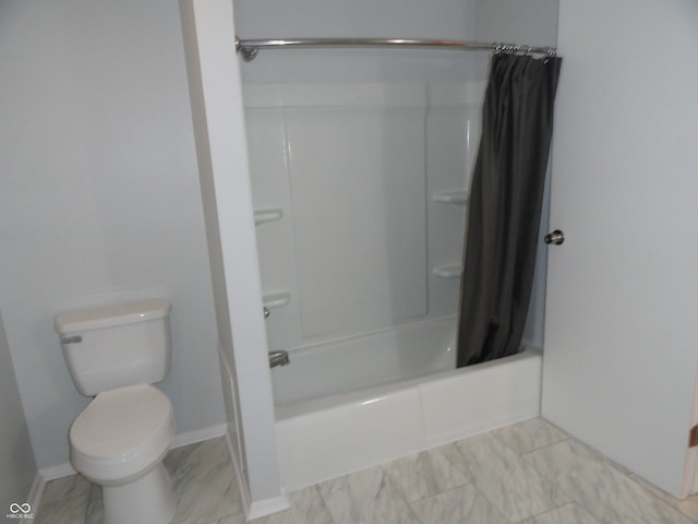 bathroom featuring toilet and shower / bath combo with shower curtain