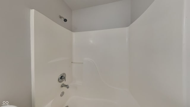 room details with shower / bath combination