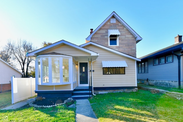 view of front of house featuring a front yard