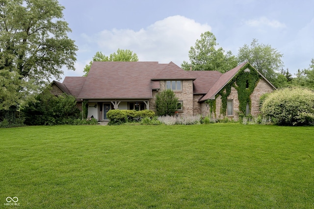 view of front facade with a front lawn