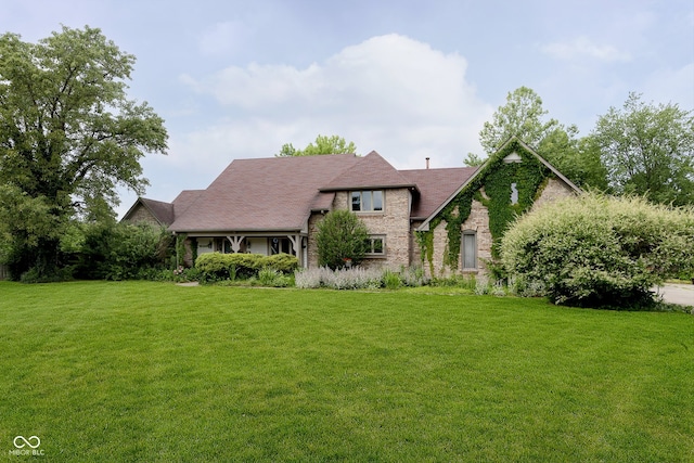 view of front of property with a front yard