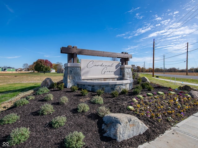 community sign featuring a yard