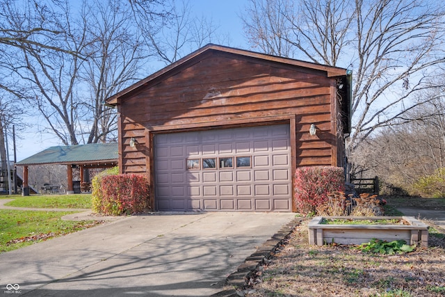 view of detached garage