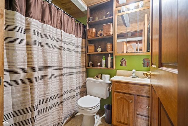 full bathroom featuring tile patterned floors, a shower with curtain, toilet, and vanity