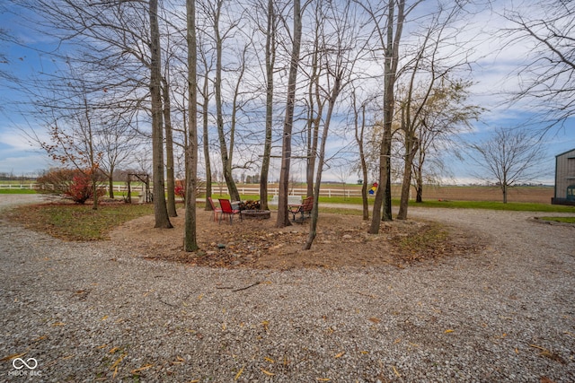 view of yard featuring a rural view