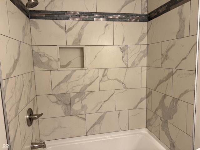 bathroom featuring tiled shower / bath