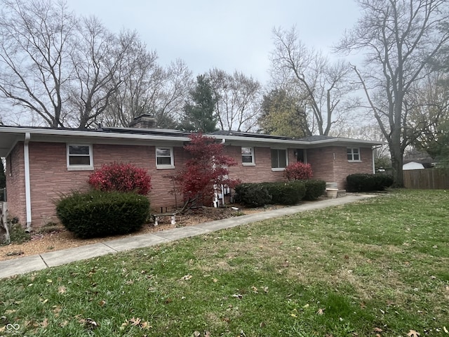 single story home featuring a front lawn