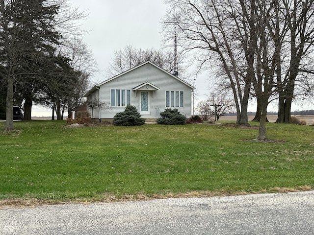 view of front facade featuring a front yard