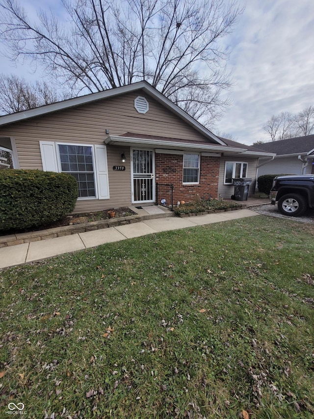 ranch-style house featuring a front lawn