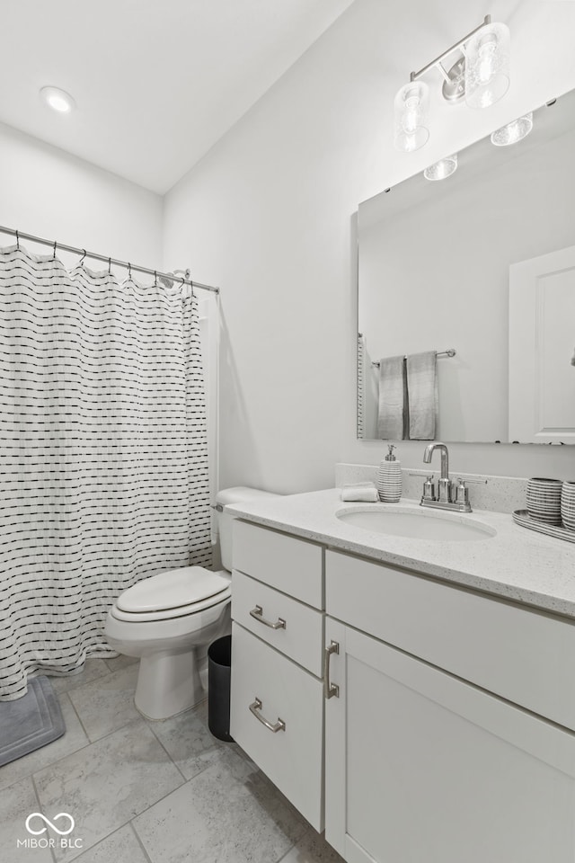 bathroom with a shower with curtain, vanity, and toilet