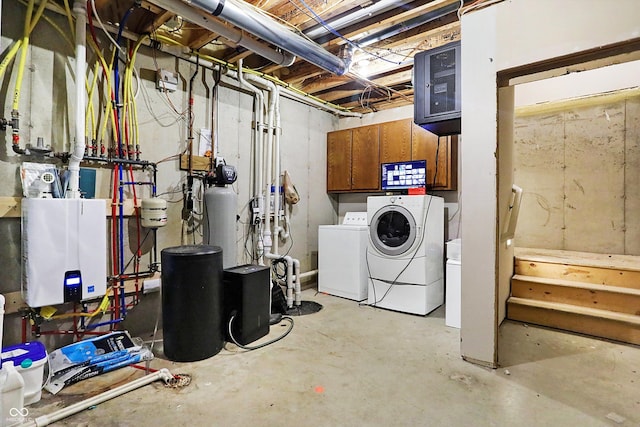 basement featuring washing machine and clothes dryer