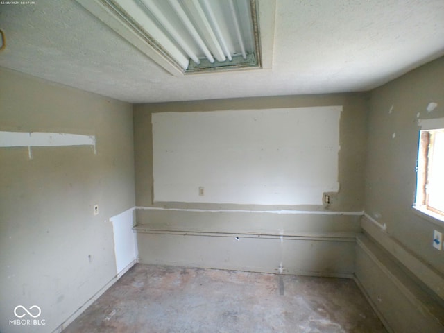 spare room featuring a textured ceiling