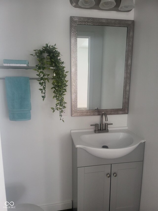 1826 N Dexter St, Indianapolis, IN 46202 - bathroom featuring vanity