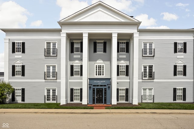 view of front facade