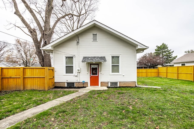 view of front of home with a front lawn