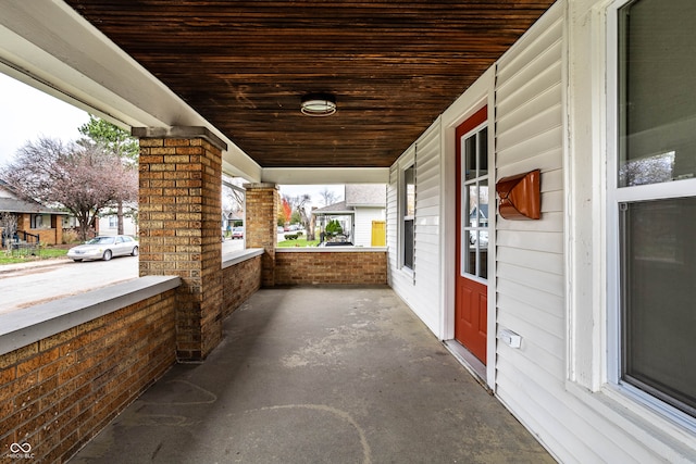 view of patio / terrace with covered porch