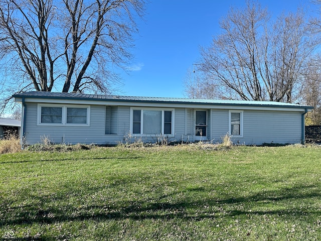 single story home featuring a front yard