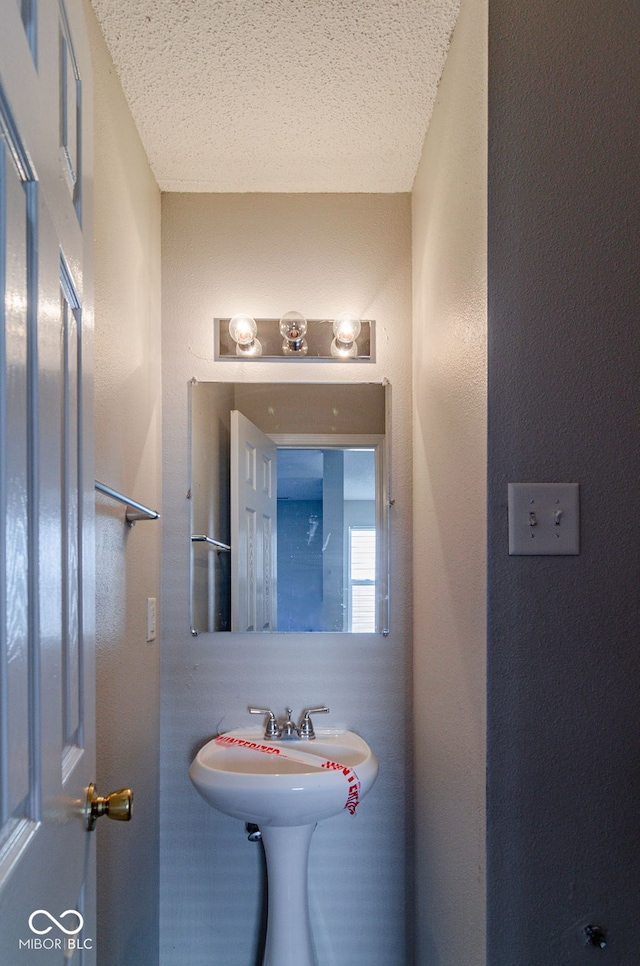 bathroom with a textured ceiling