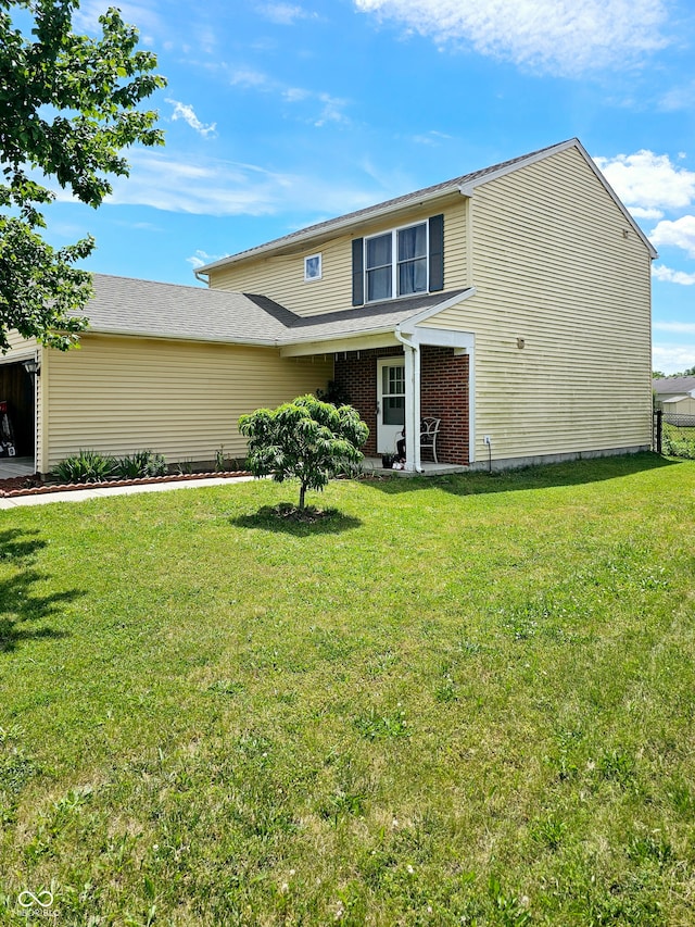 view of front of house with a front lawn