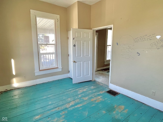 unfurnished room featuring a healthy amount of sunlight