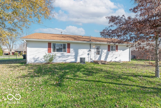 view of front of house featuring a front yard