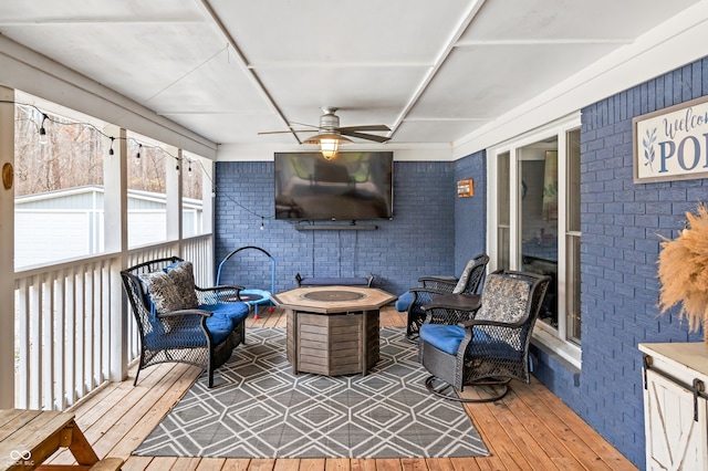 sunroom / solarium with ceiling fan