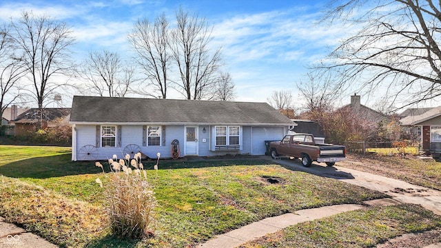 ranch-style home featuring a front lawn