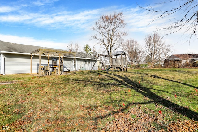 view of yard with a pergola