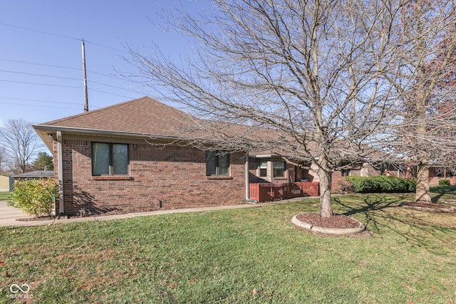 view of front facade with a front yard