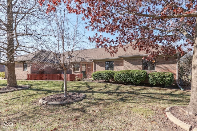 view of front of house featuring a front yard