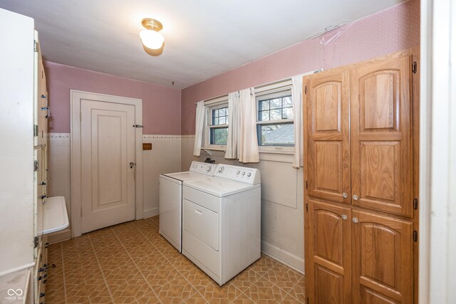 1330 N Bosart Ave, Indianapolis, IN 46201 - laundry area with independent washer and dryer and light floors