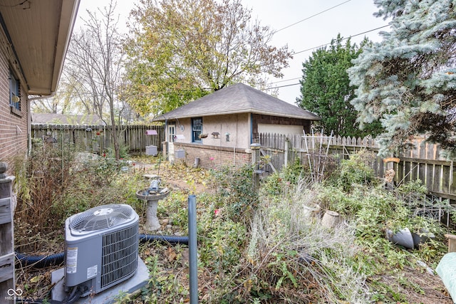 view of yard featuring central AC unit