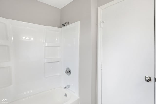 bathroom featuring shower / tub combination