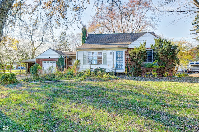 bungalow-style house featuring a front lawn