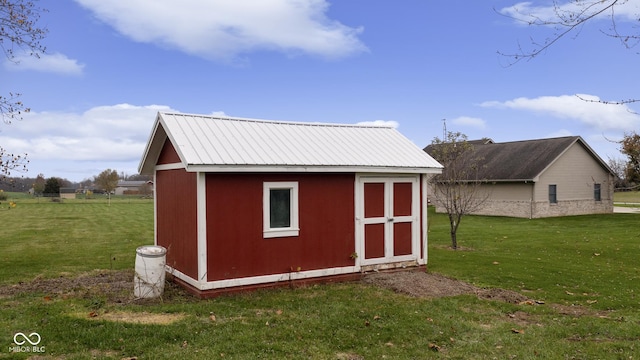 view of outdoor structure with a yard