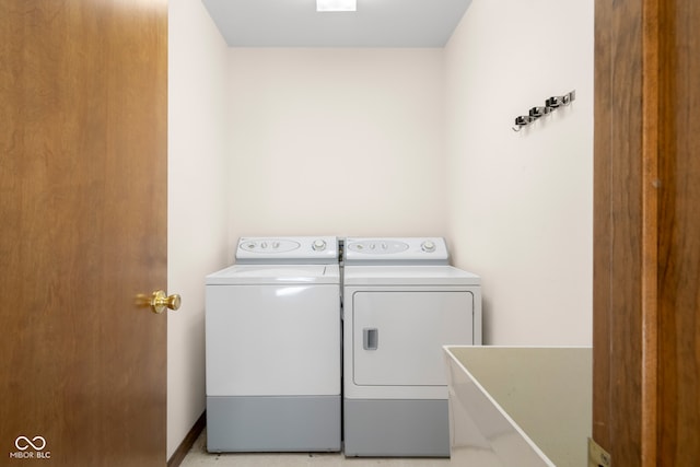 washroom featuring washing machine and clothes dryer