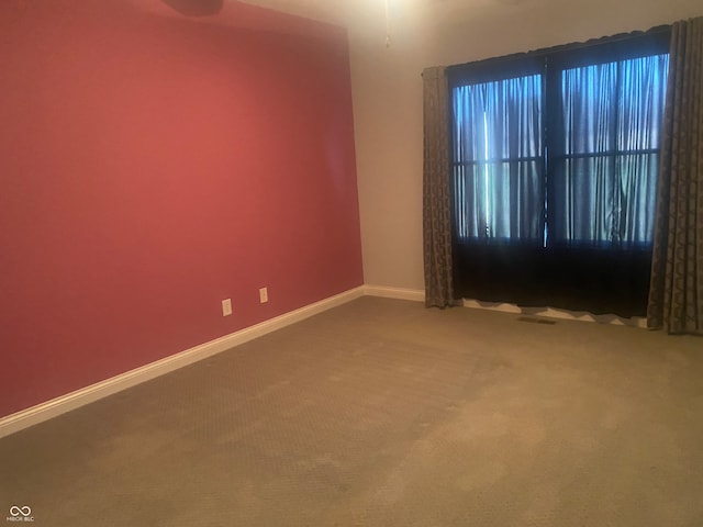 unfurnished room featuring carpet