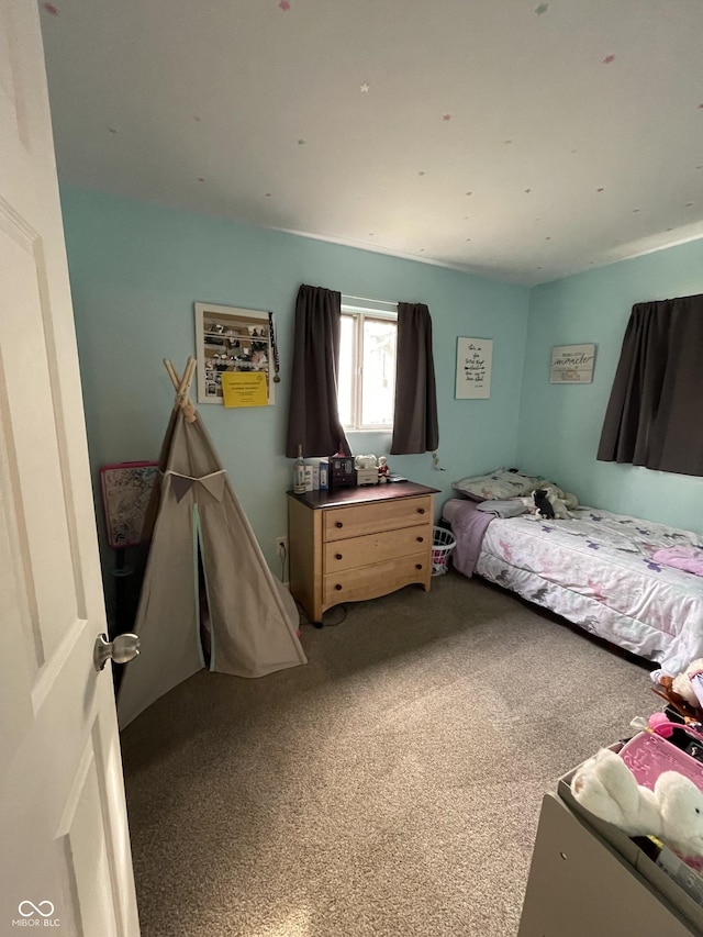 bedroom with carpet flooring