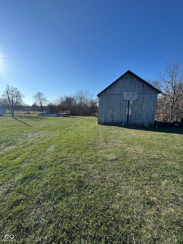 view of yard featuring a rural view and an outdoor structure