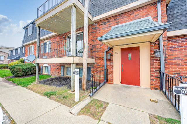 property entrance with a balcony