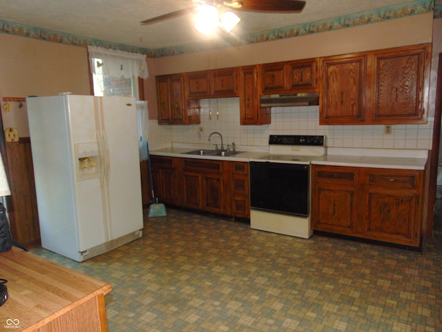 kitchen featuring tasteful backsplash, ceiling fan, sink, and white appliances