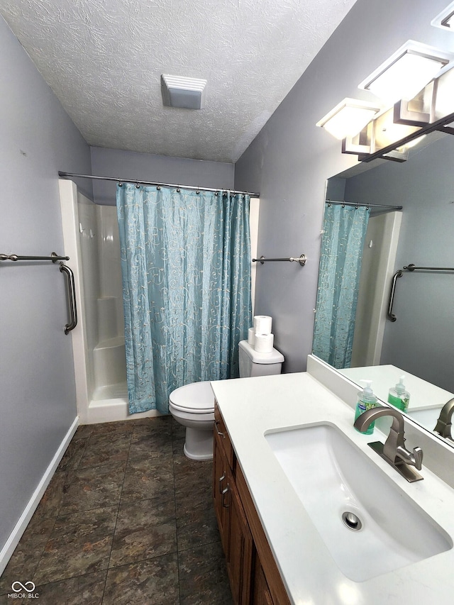 bathroom featuring a shower with curtain, vanity, toilet, and a textured ceiling