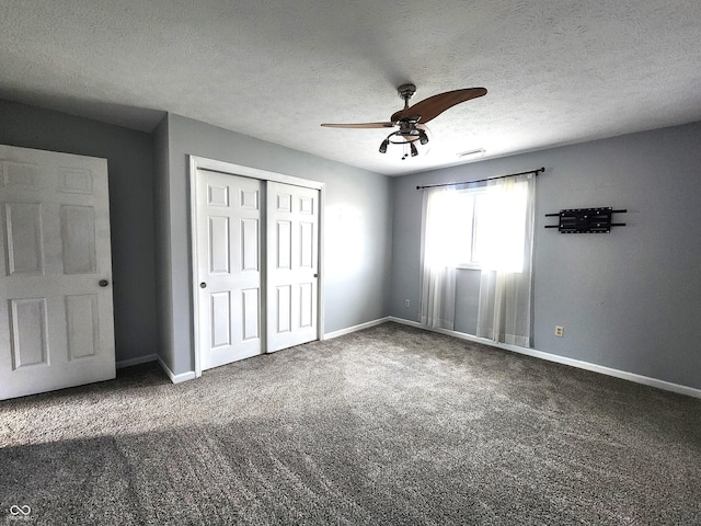 unfurnished bedroom featuring carpet, a textured ceiling, ceiling fan, and a closet