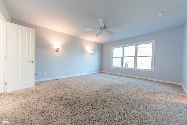 carpeted empty room featuring ceiling fan