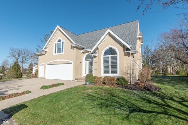 view of front of house featuring a front lawn and a garage