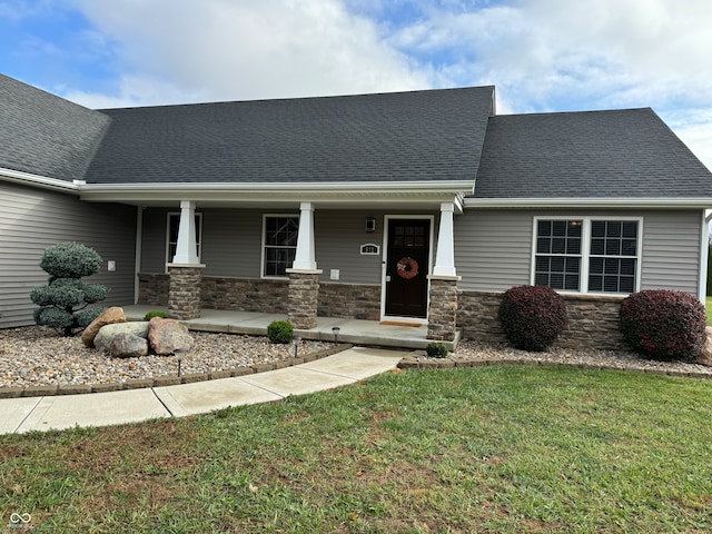 view of front of property featuring covered porch and a front lawn